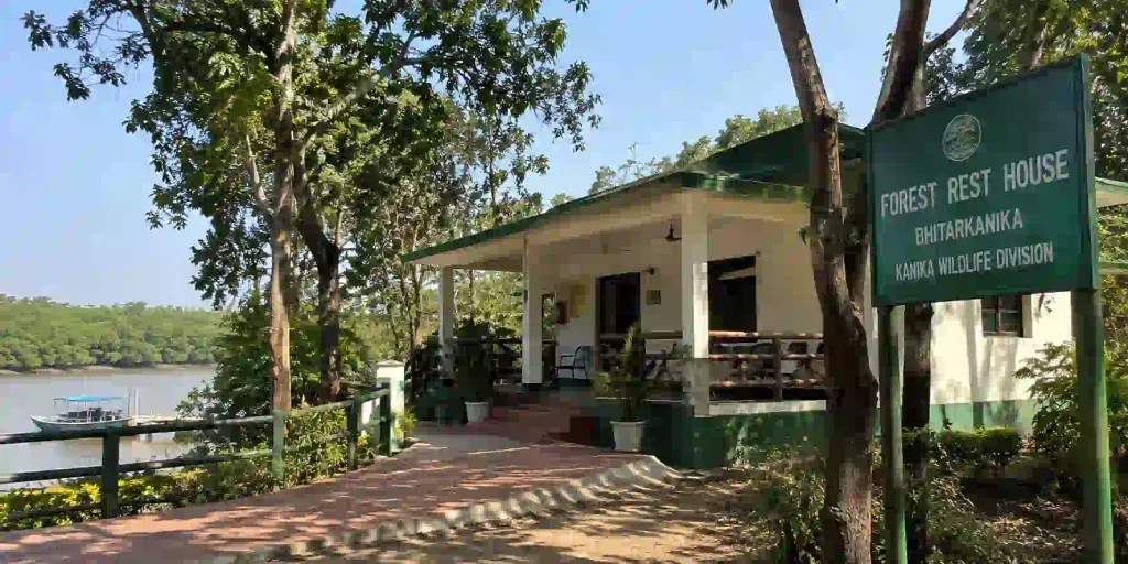 best place to stay in bhitarkanika